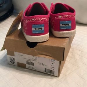 Toms Tiny Fuchsia Dots Shoes